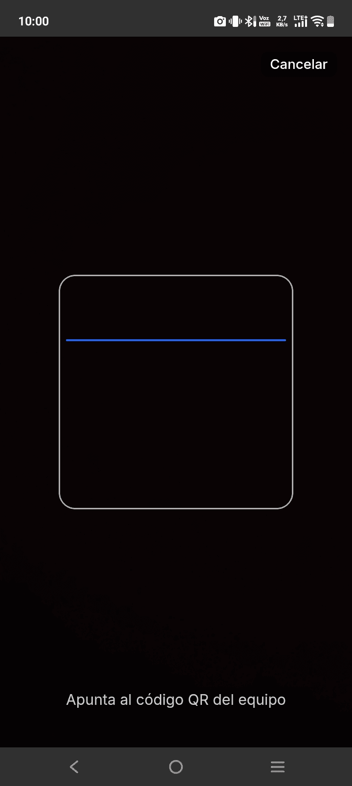 Pantalla del celular con el lector de QR abierto y la indicación «Apunta al código QR del equipo».